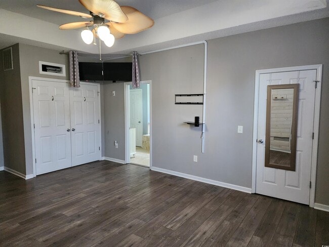 Building Photo - 2360 Clandon Dr