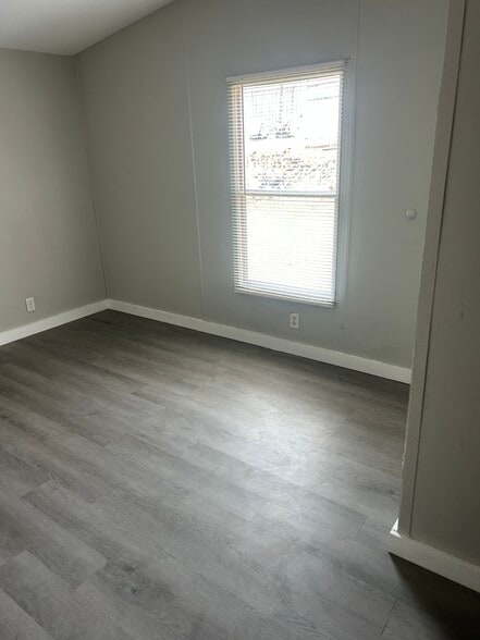 Bedroom 3 - 467 Vanzant Rd