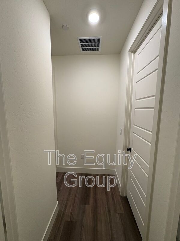 Building Photo - 2231 N Julieann St