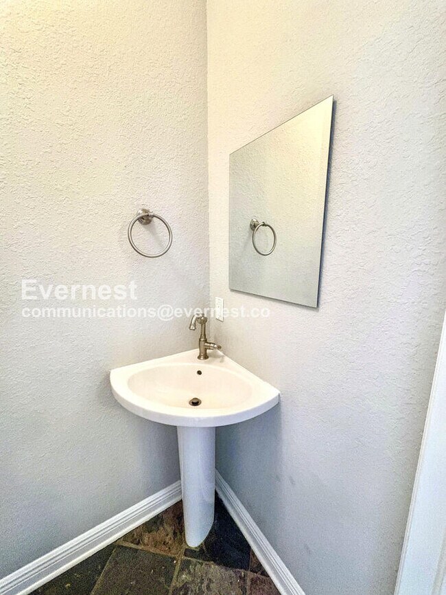 Building Photo - 3 Bed, 2.5 Bath Home with 2-Car Garage and In-Unit Laundry | Water Included!