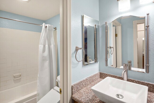 Building Photo - 2244 13th Ave W