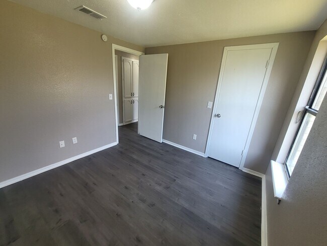Building Photo - COMING SOON! RARE 5 BEDROOM HOME IN SOUTH OKC / MOORE SCHOOLS!
