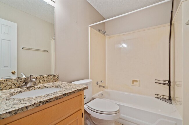 Building Photo - BEAUTIFUL HOME IN GREAT LOCATION!
