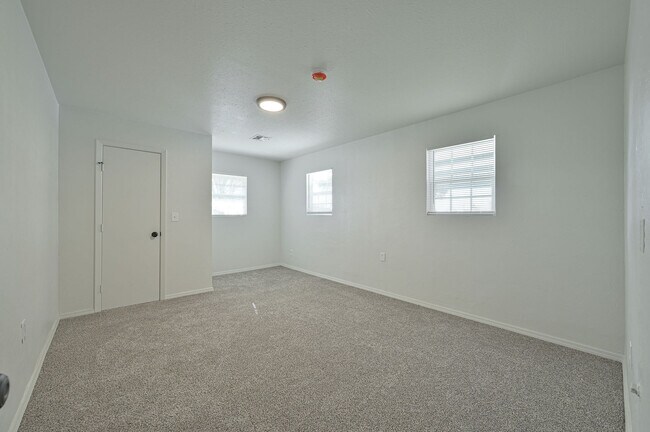 Building Photo - 416 Betty Ln