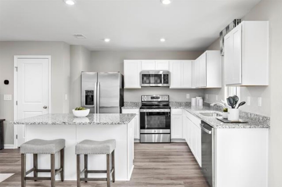 Building Photo - 302 Myrtle Meadows Dr