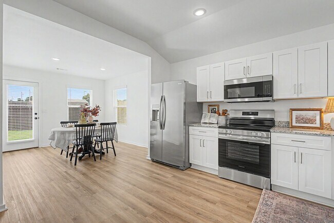 Building Photo - 3 Bed, 2 Bath Home in Nixa!!