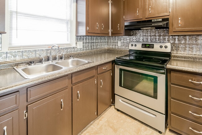 Building Photo - Charming 3-Bedroom Brick Home