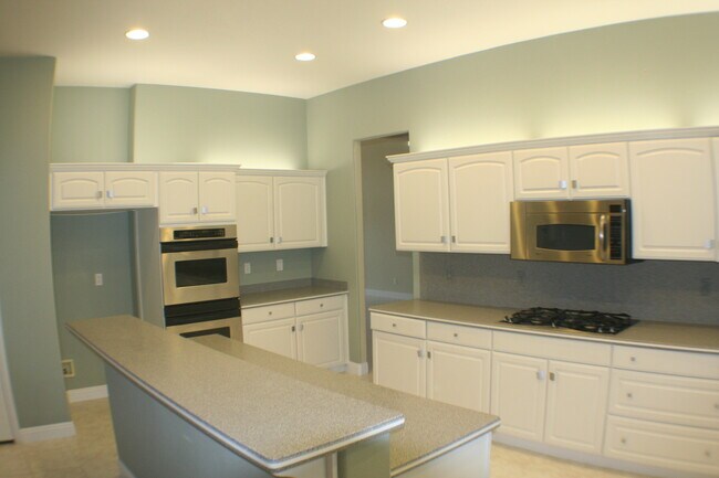 Building Photo - Incredible Green Valley Ranch stunner!