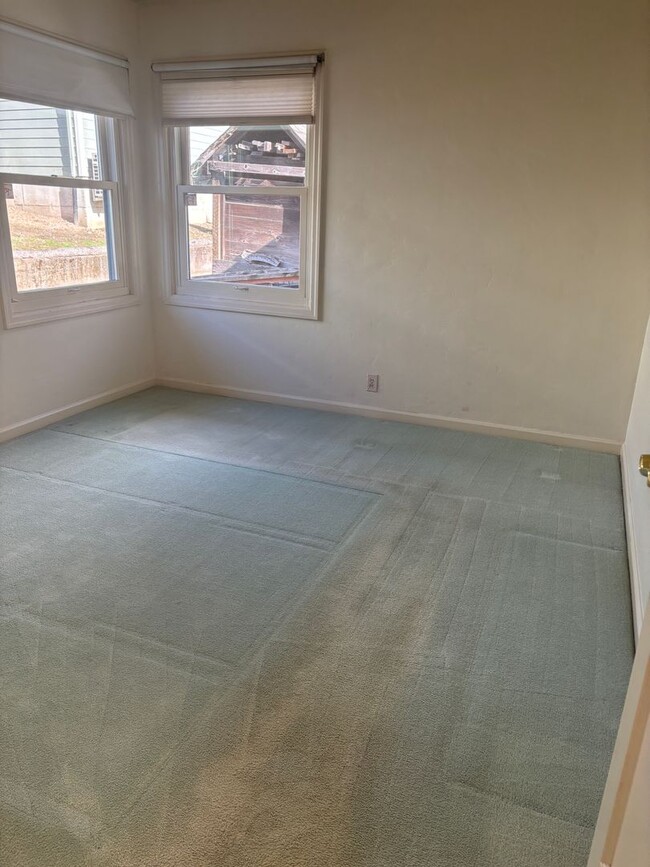 Building Photo - Enjoy 1.125 Acres near Downtown McMinnville