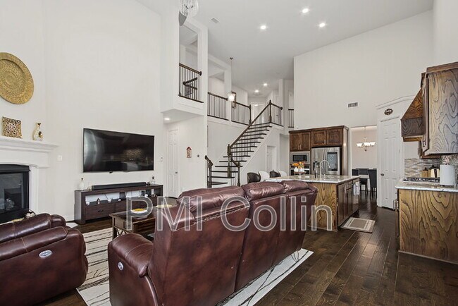 Building Photo - 8701 Fairway Ln
