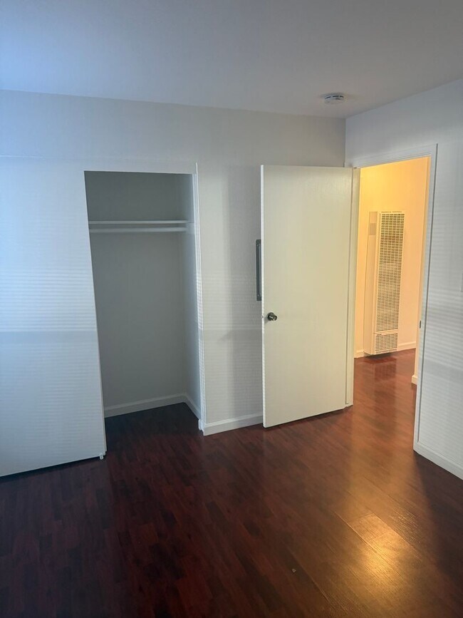 Building Photo - Charming 2-Bedroom Condo in Prime Walnut C...