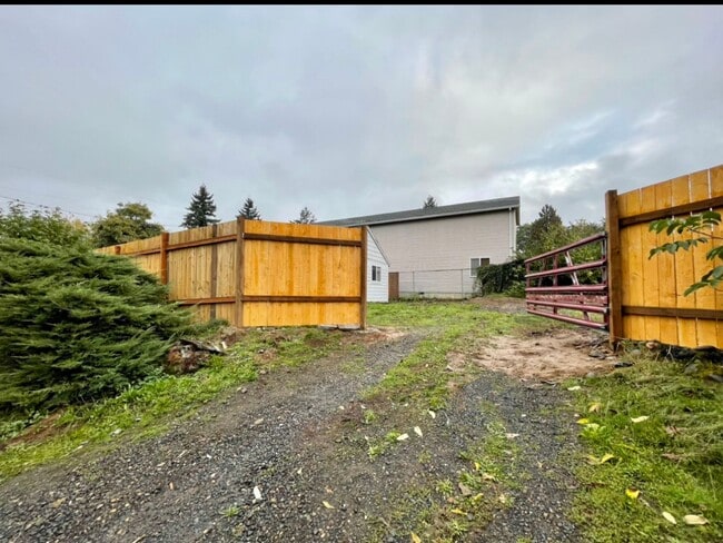 Building Photo - Stunning Mid Century Modern Cottage In Mill Park Neighborhood~  Large Yard w/ Privacy Fence~ Wash...