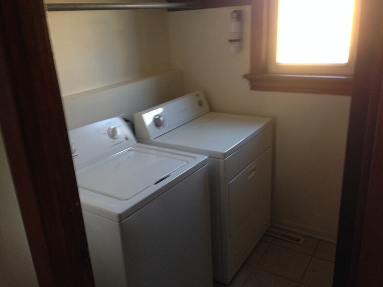 Laundry - 912 Pine St