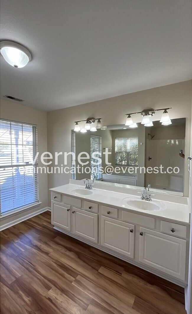 Building Photo - 14 Fawn Ln