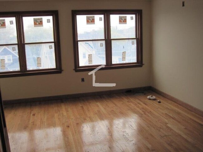 Building Photo - 106 Allston St