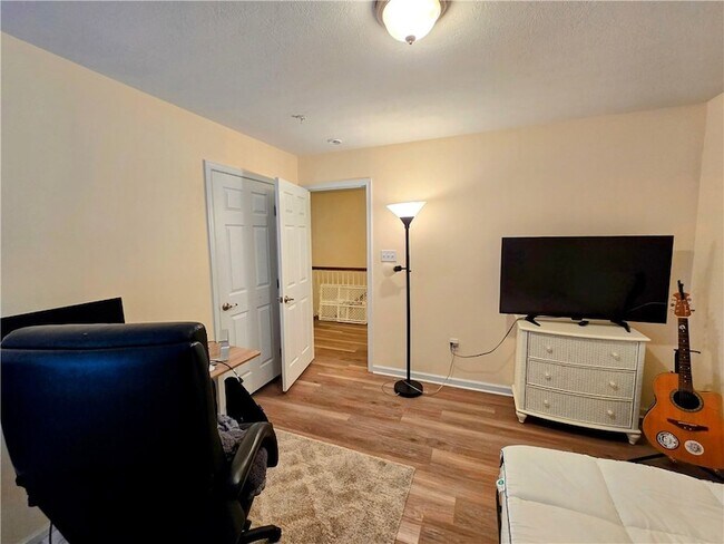 Building Photo - 809 Fairgate Drive