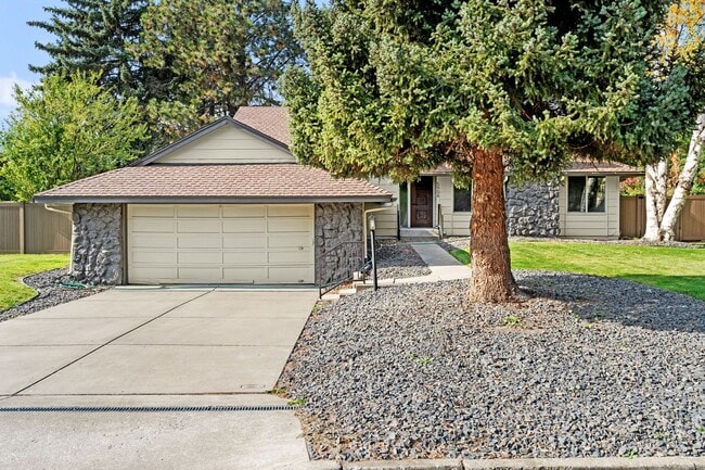 Building Photo - Gorgeous South Hill Home