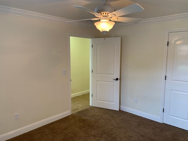 Building Photo - Stunning 4 bedroom, 2 Bath Tracy Home / Best Property Management