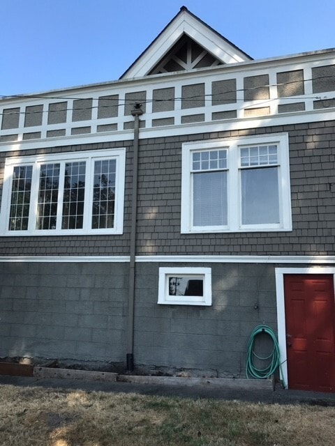 Building Photo - Ravenna Home