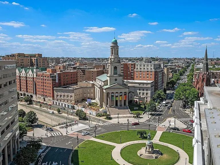 Building Photo - 1133 14th St NW