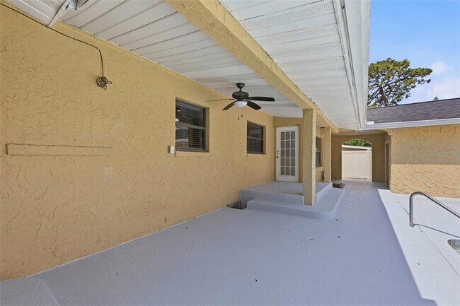 Building Photo - 3707 Pelican Ln