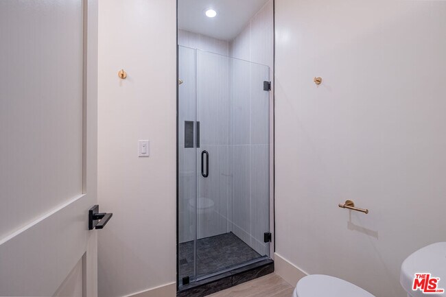 Building Photo - 216 N Catalina Ave