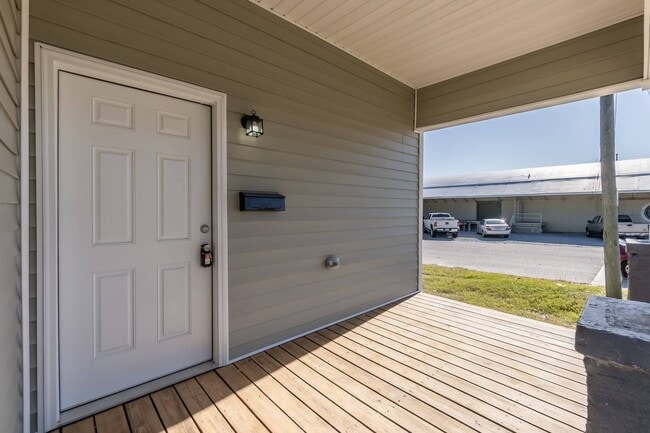 Building Photo - Amazing Three Bedroom Home!