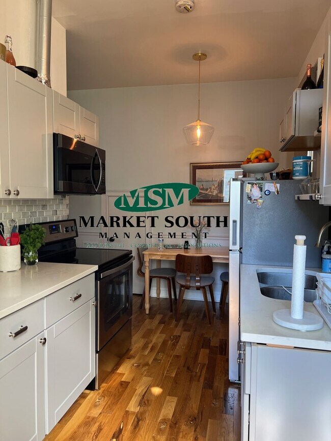 Building Photo - GORGEOUS UNIT NEAR STARLAND/SCAD