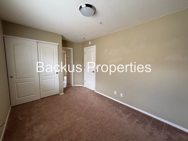 Building Photo - Great two-level home in Las Palmas II with scenic views