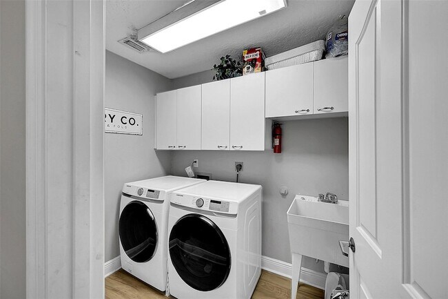 Building Photo - 8606 Arrowhead Dr