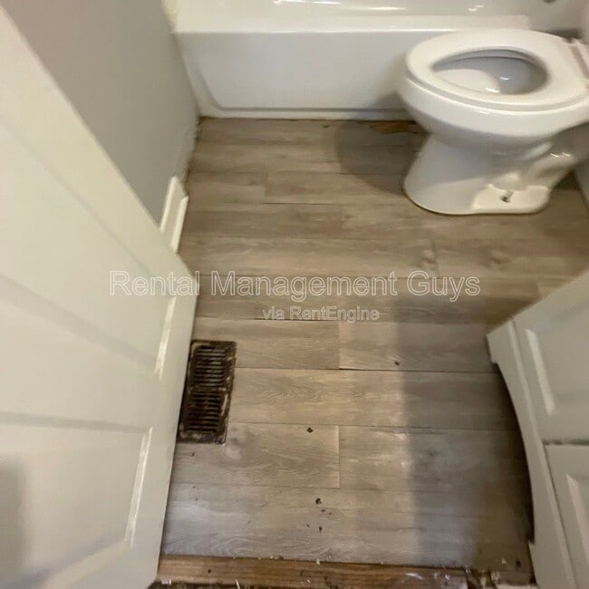 Building Photo - 2931 N Bryant Ave