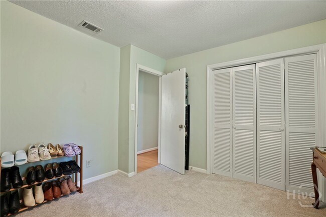 Building Photo - 204 Pine Grove Dr