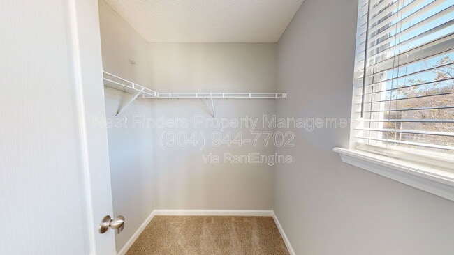 Building Photo - 464 Walnut Dr