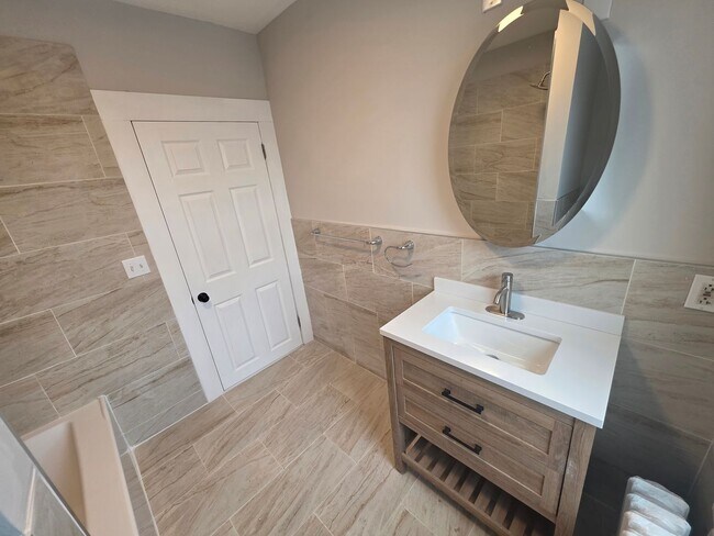 Building Photo - 3 Bedroom Apartment - Kingston, NY