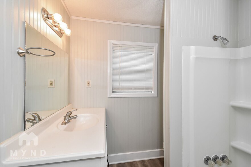 Building Photo - 8210 Danbury Cove