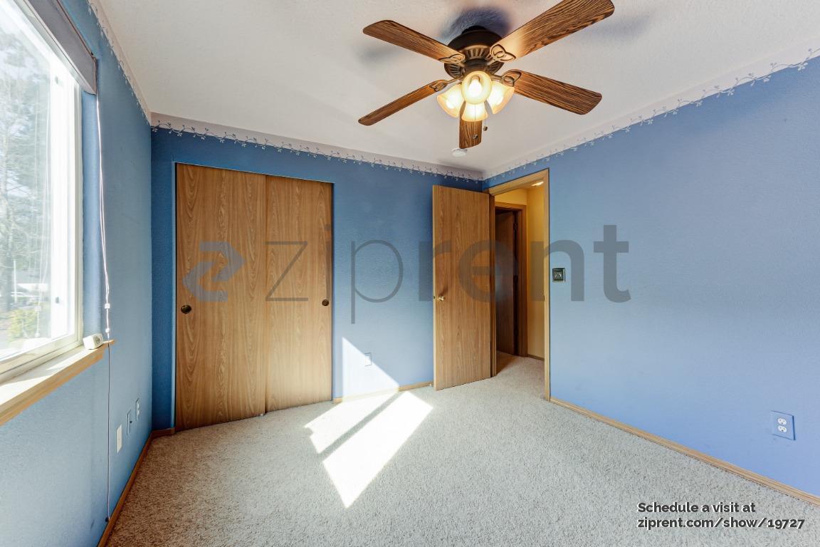 Building Photo - 10601 NE 45th Ave