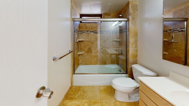 Building Photo - Waikiki, Pet Friendly. Central AC