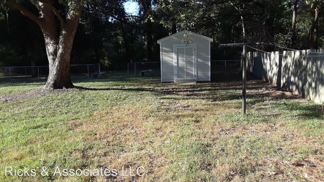 Building Photo - 3 br, 1.5 bath House - 25008 Pinecroft Rd