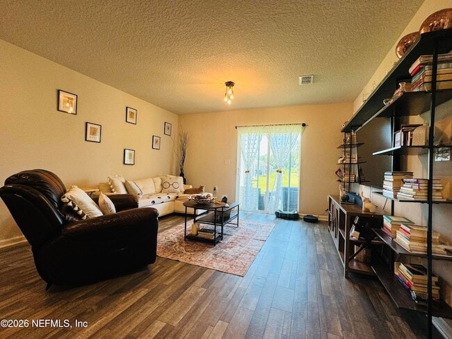 Building Photo - 45287 Red Brick Dr