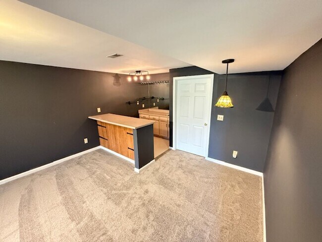 Building Photo - Triple Crown 2 bed 2 1/2 bath
