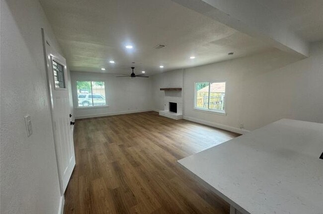 Building Photo - 9412 Quail Meadow Dr