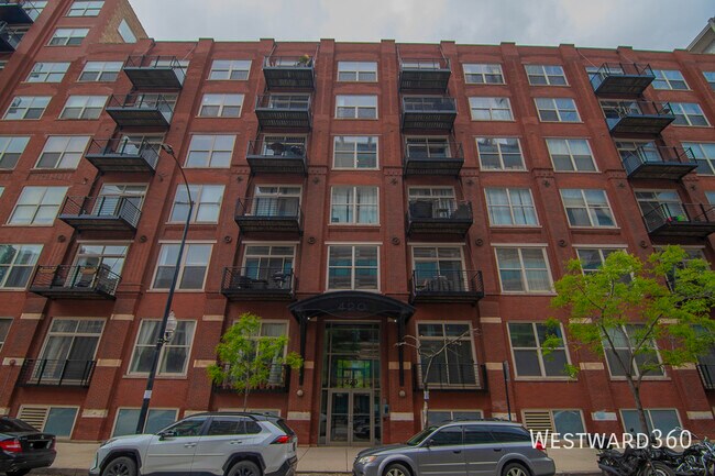 Building Photo - 420 S Clinton St
