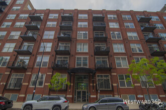 Building Photo - 420 S Clinton St