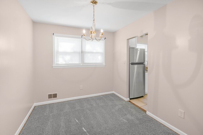 Building Photo - Spacious 4 BR/2.5 BA Single-Family Home in...