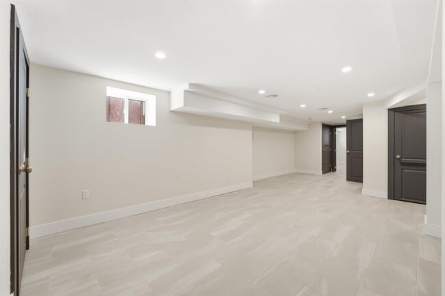 Building Photo - 25 Lembeck Ave