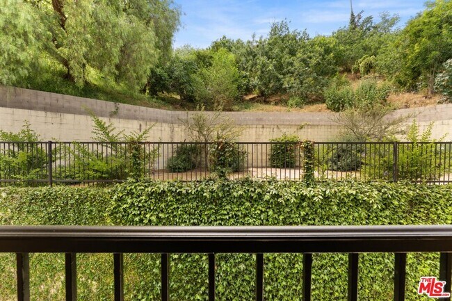 Building Photo - 1630 Bridgeport Dr