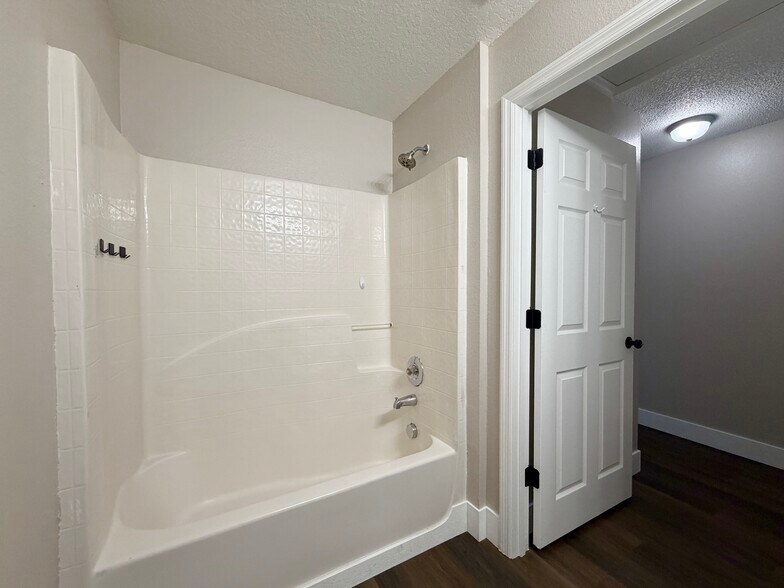 Building Photo - 47 Sawfish Ct