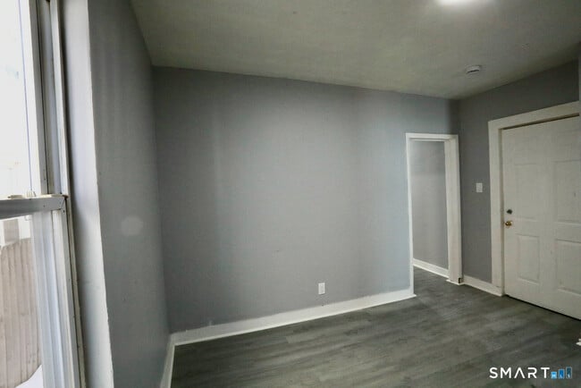 Building Photo - 156 Poplar St