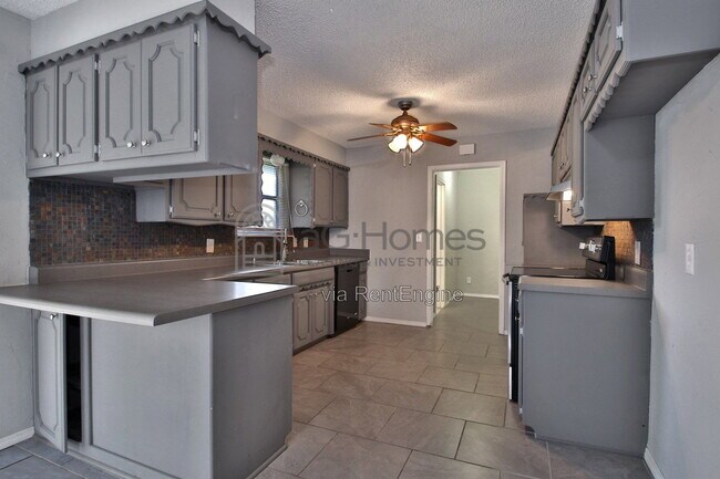 Building Photo - 405 Yukon Ave