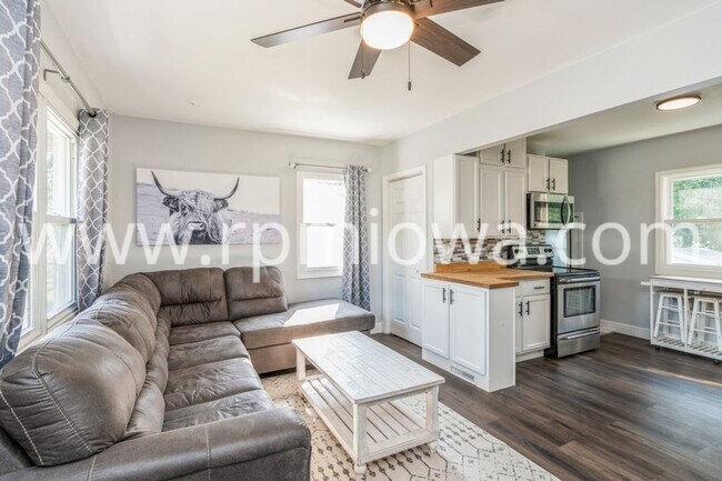 Building Photo - COZY RANCH!! 2 Bedroom, 1 Bathroom Home in Des Moines